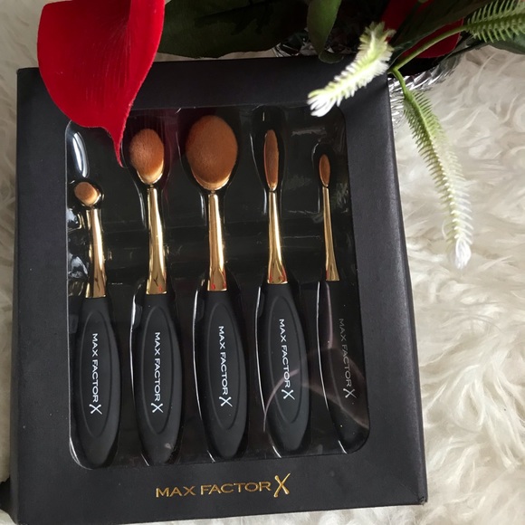 New Max Factor Makeup Brush set on amazing offer!✨ - Picture 6 of 15
